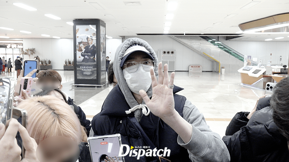 李鍾碩在機場時表現大方。（《Dispatch》圖片）