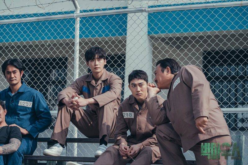 李鍾碩2022年主演的《律戰江湖》在頒獎禮上收穫甚豐。