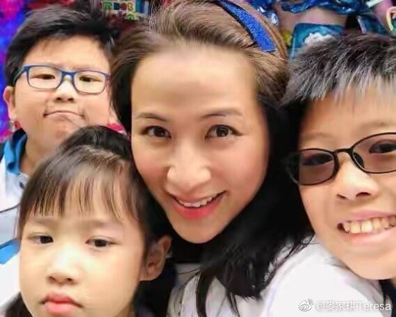 麥家琪將心思放在照顧子女上。