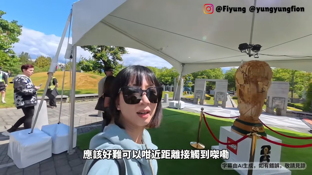 容羨媛向觀眾介紹活動場內的特色。