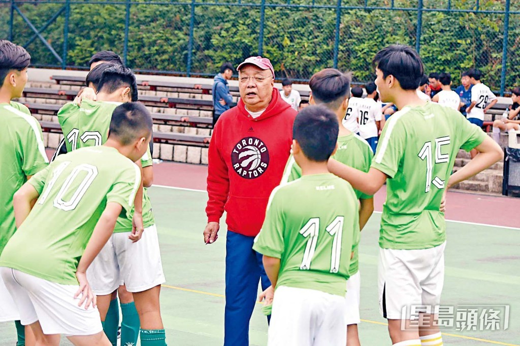 黃興桂曾擔任多支香港甲組足球聯賽球隊的教練。