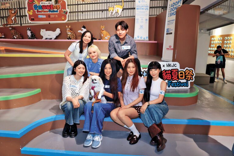 ■傅明憲（前左二）、劉沛蘅（前左一）、黃淑蔓（前右二）等齊齊出席愛協活動。