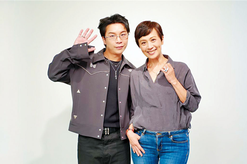 ■派翠克、黃采儀（右）參加《他的靈魂與他的書店》媒體茶敘。網上圖片