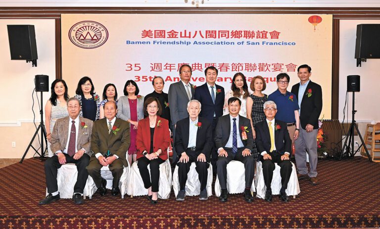 金山八閩同鄉聯誼會首長及同仁合影。馬紅兵攝