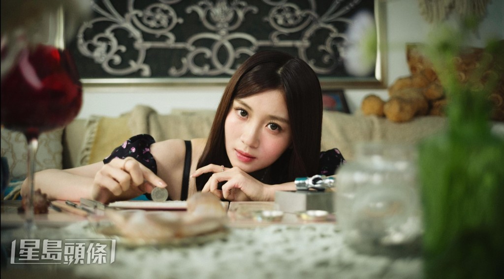 Candy 坦言很怕陌生人,所以拍 MV 也要找老拍檔梁嘉進幫忙。
