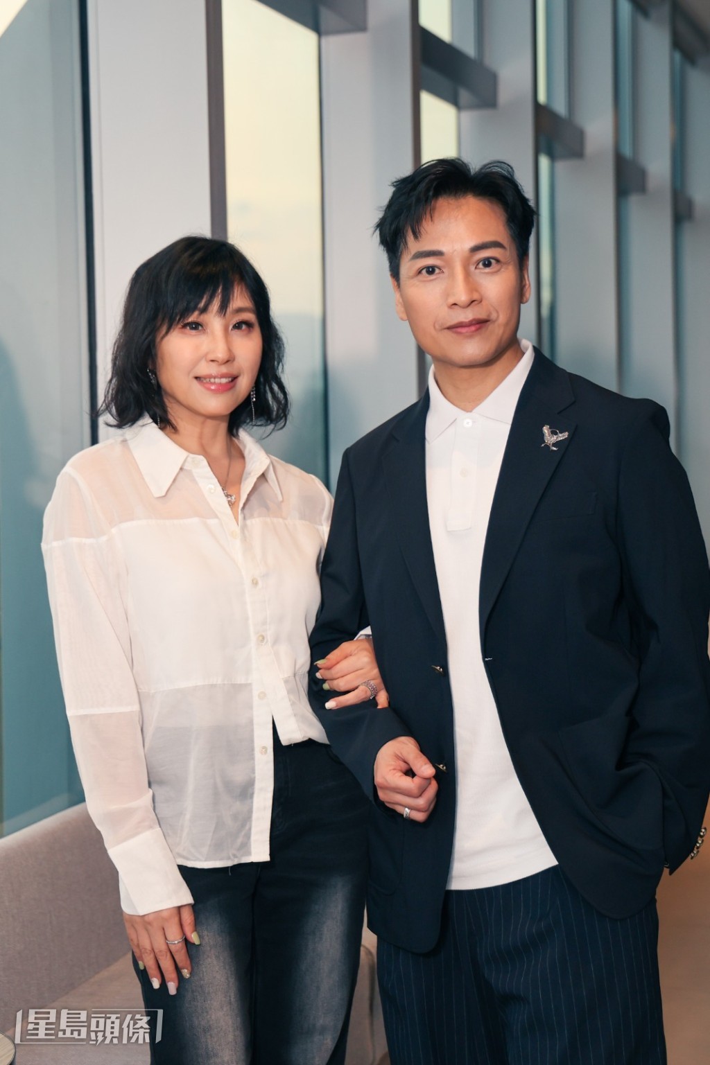 《唔妥你還是愛你》主題圍繞男女間又愛又恨的生活化故事。