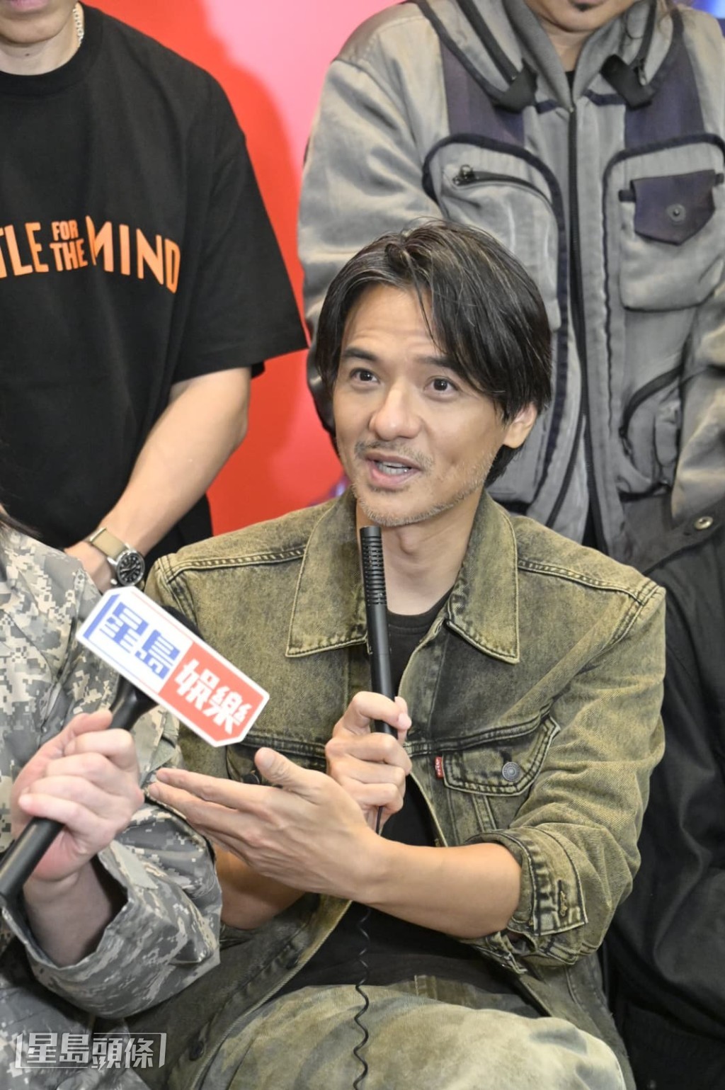 問及葉劉是否好玩,馮德倫笑說:「佢肯咁樣玩都OK啦!」
