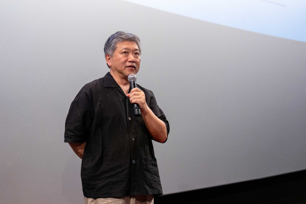 導演將《小王子》的元素融入電影,並藉由媽媽向仿生人讀故事的橋段,探討「何謂像一個人」的深層問題。