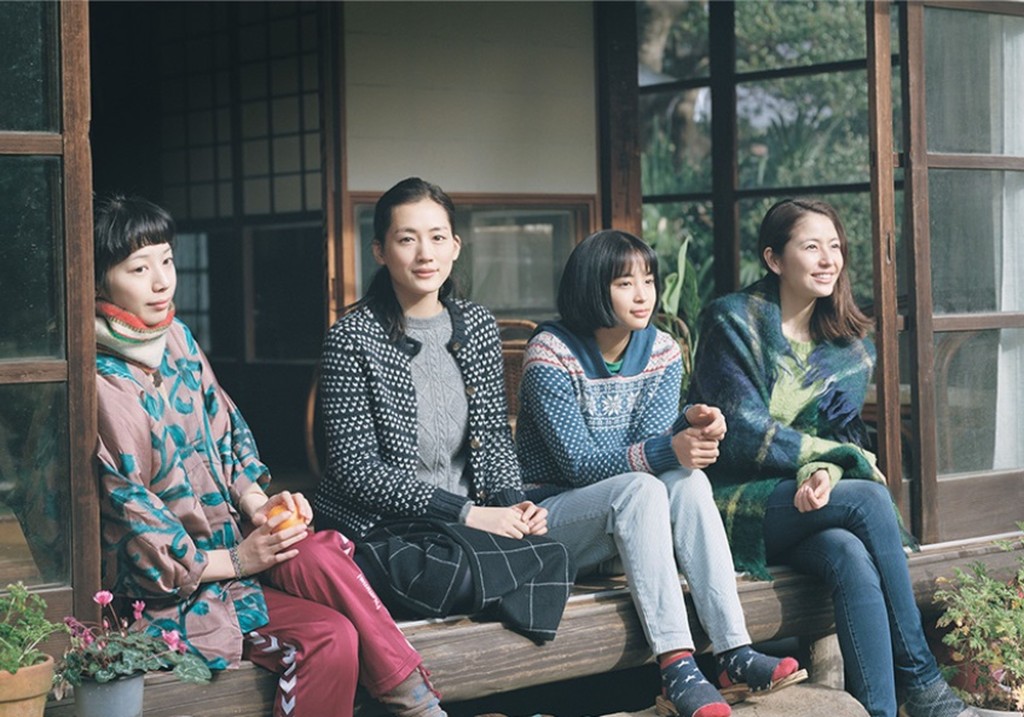 是枝裕和與綾瀨遙早年的合作,可追溯至電影《海街女孩日記》。