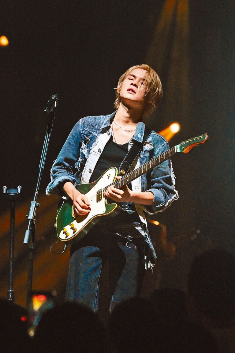 ■Tiger這晚再唱陳百強名曲《漣漪》，坦言有壓力。