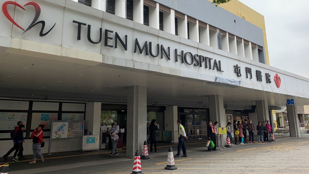 元朗貨倉維修意外 六旬男工十米高處墮地清醒送院