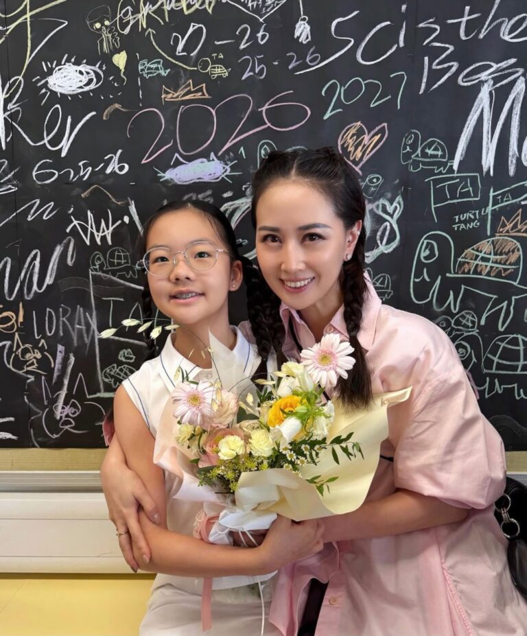 譚俊彥女兒小學畢業 一家四口溫馨合影 太太任祉妍優雅氣質獲讚