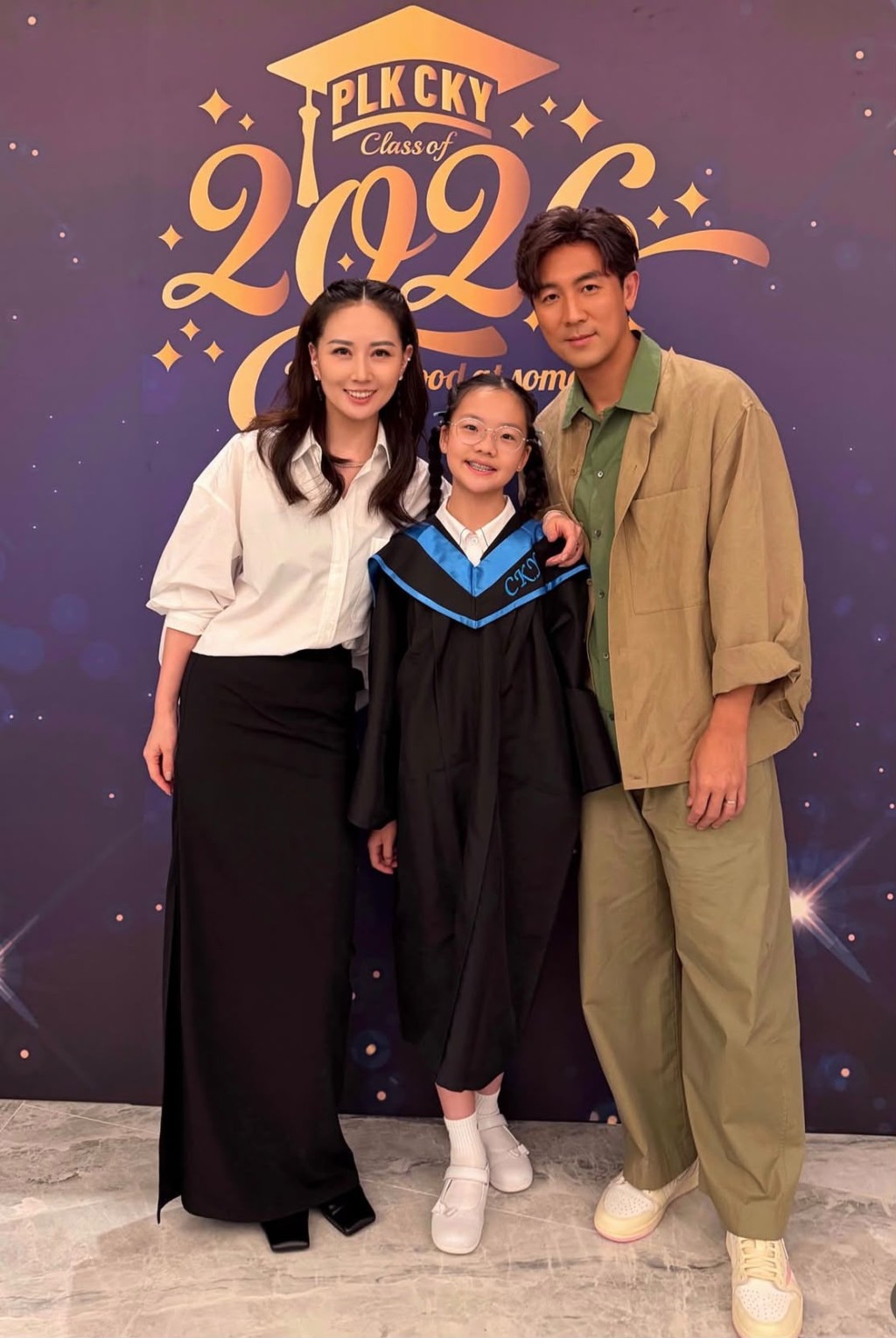 譚俊彥愛女迎來小學畢業的重要時刻。