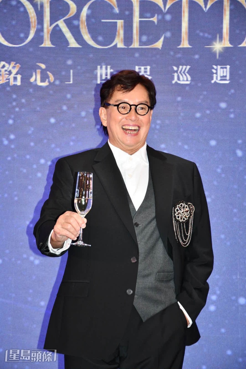 譚詠麟分享為演唱會練跑時，險些被車撞到的經歷。