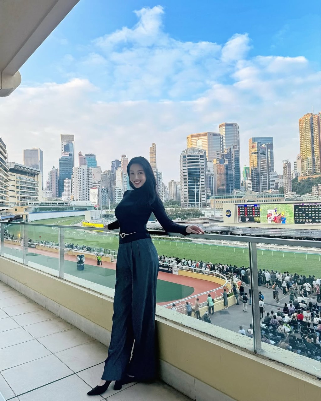 崔碧珈回港後曾到馬場。