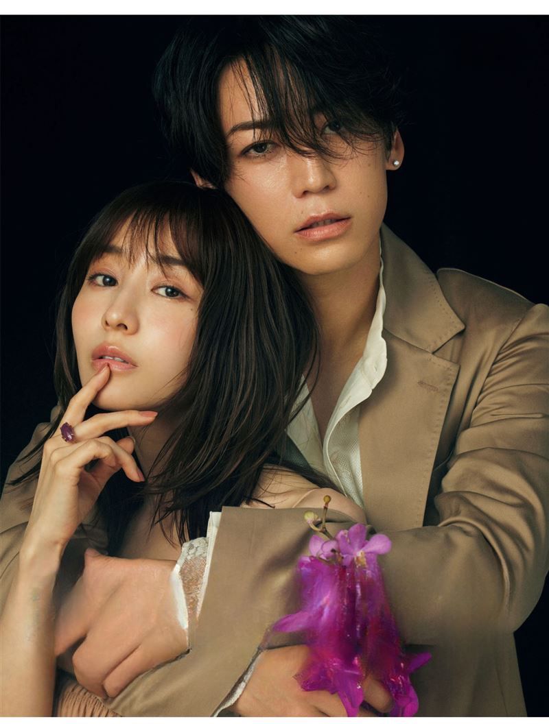 龜梨和也與田中美奈實於2023年因雜誌拍攝工作而相識。