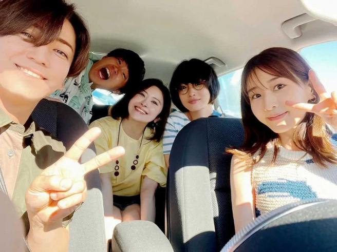 龜梨和也與田中美奈實2024年共同演出日劇《Destiny》，因合作感情升溫成為情侶，但並未公開承認戀情。