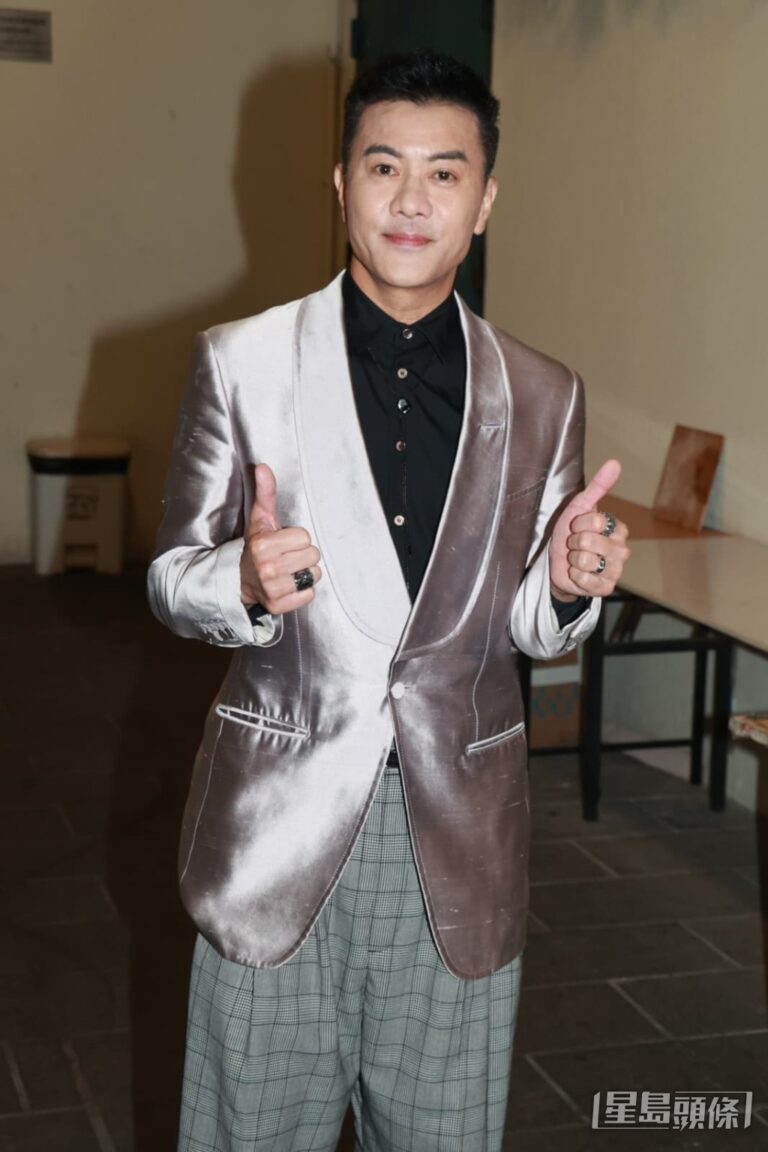 特首點唱 梁漢文回歸晚會演繹《滄海一聲笑》
