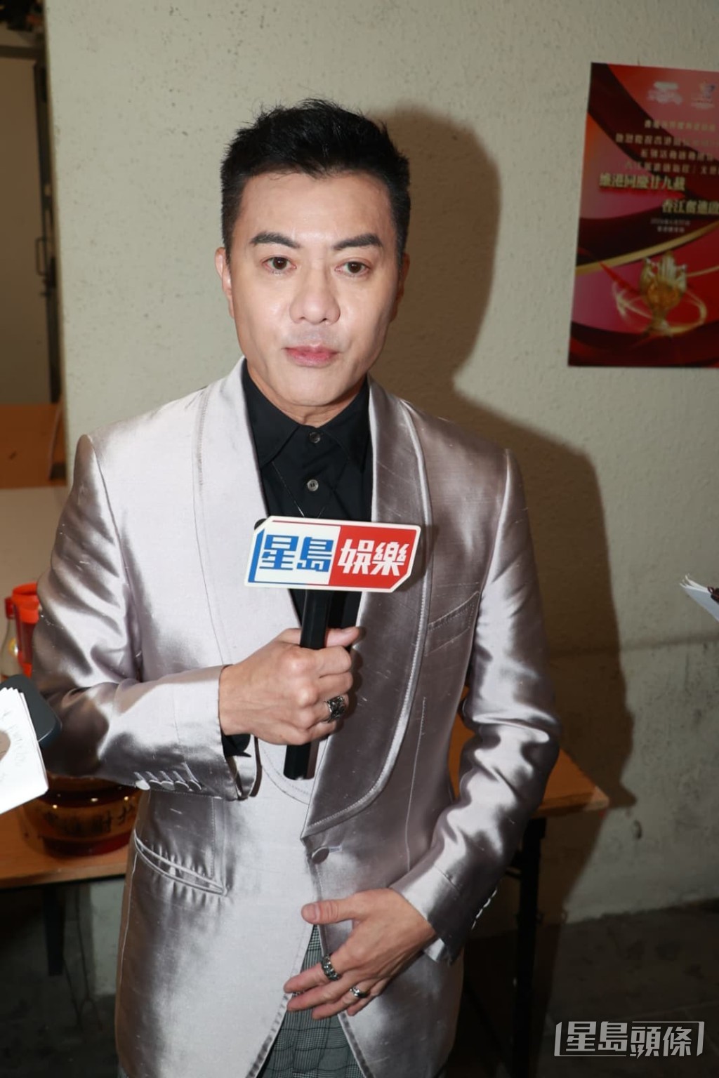 他與香港武術聯會攜手，獻唱《滄海一聲笑》及創意粵歌《待你歸來》。