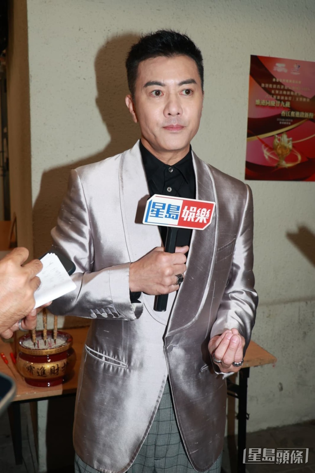 梁漢文分享，在回歸晚會上獲特首李家超點名加唱一首歌。