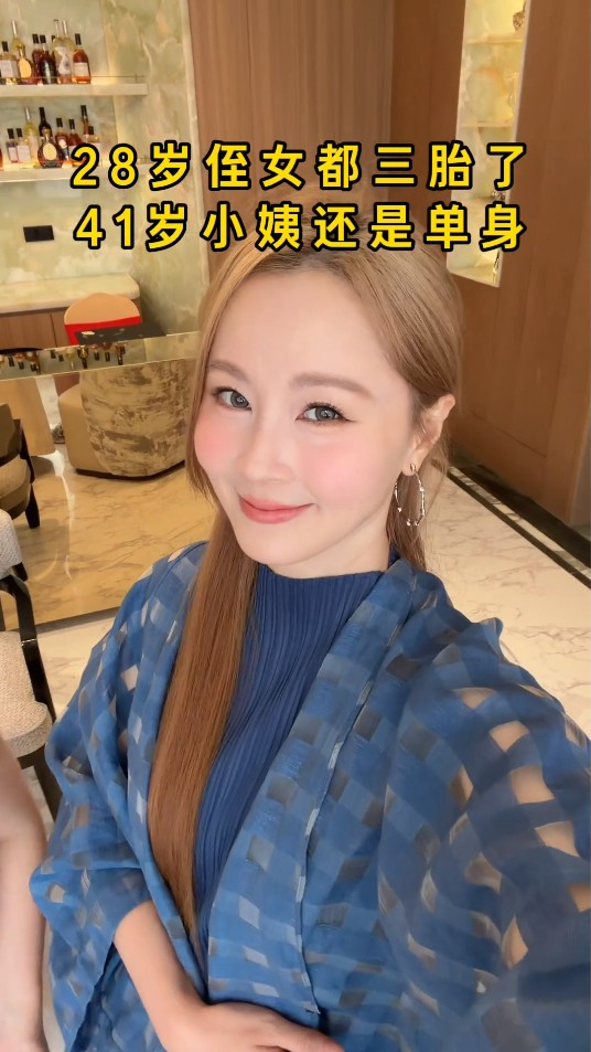 傅穎近日以「41歲單身小姨與28歲三寶媽姪女」為題拍片,展現自信。