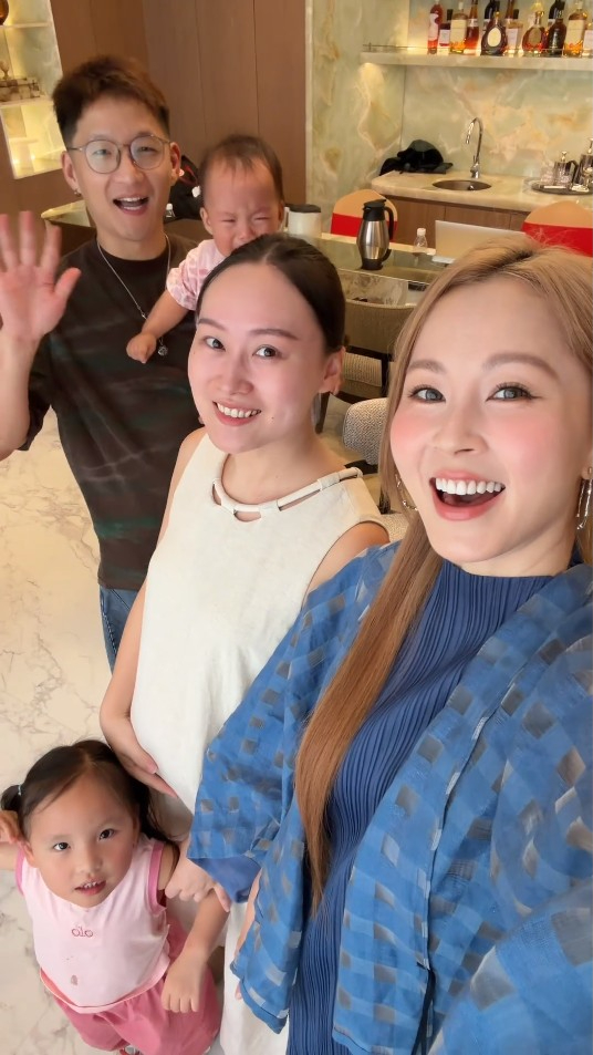 傅穎的姪女正懷孕,很快將成為三位孩子的媽媽。