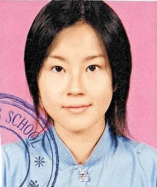 傅穎的中學時期照片曾被曝光。