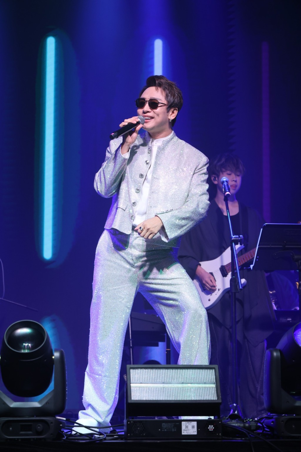 Rax以他的首支個人單曲《我就是舞台》為音樂會揭開序幕。
