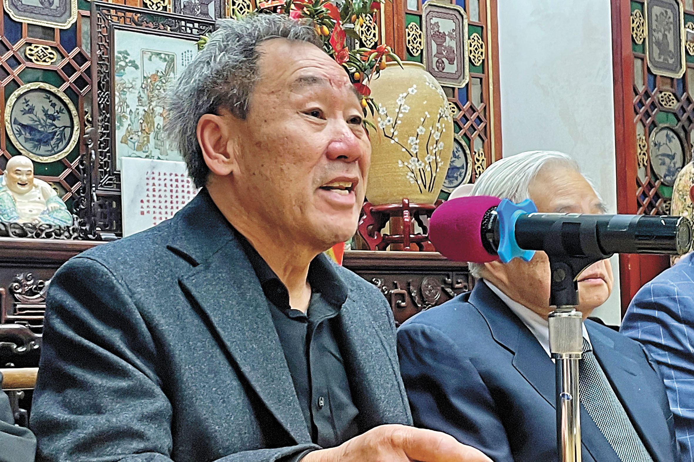 黃金德曾孫Norman Wong近來多次就捍衛出生公民權發聲,圖為他於2025年1月在中華總會館發言。美聯社資料圖