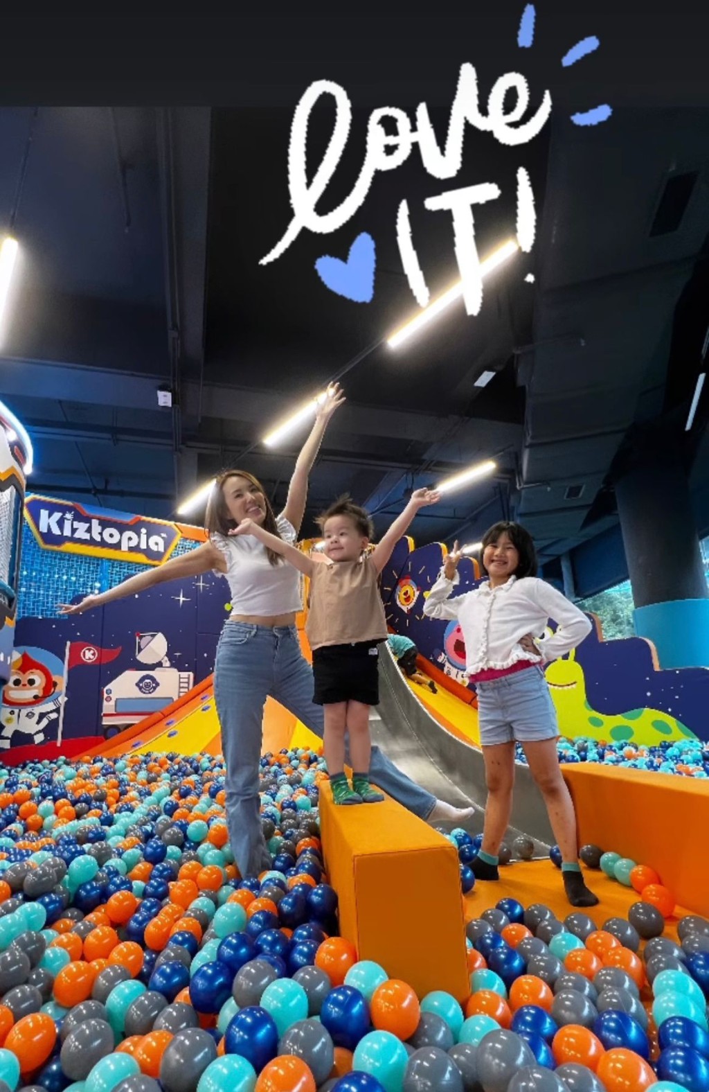 楊洛婷即使工作繁忙,也會抽空陪伴子女。