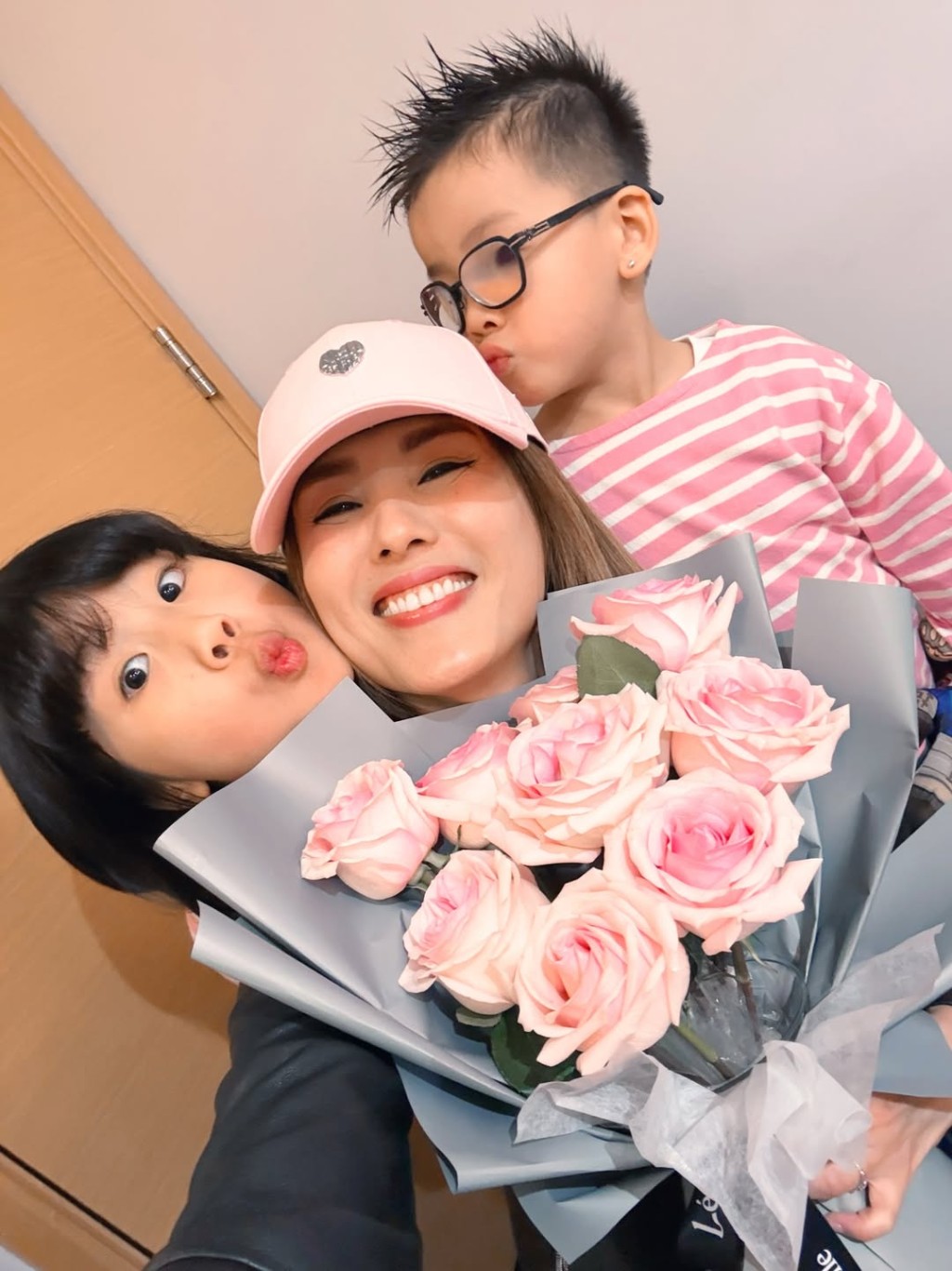 楊洛婷一家早前共度情人節。