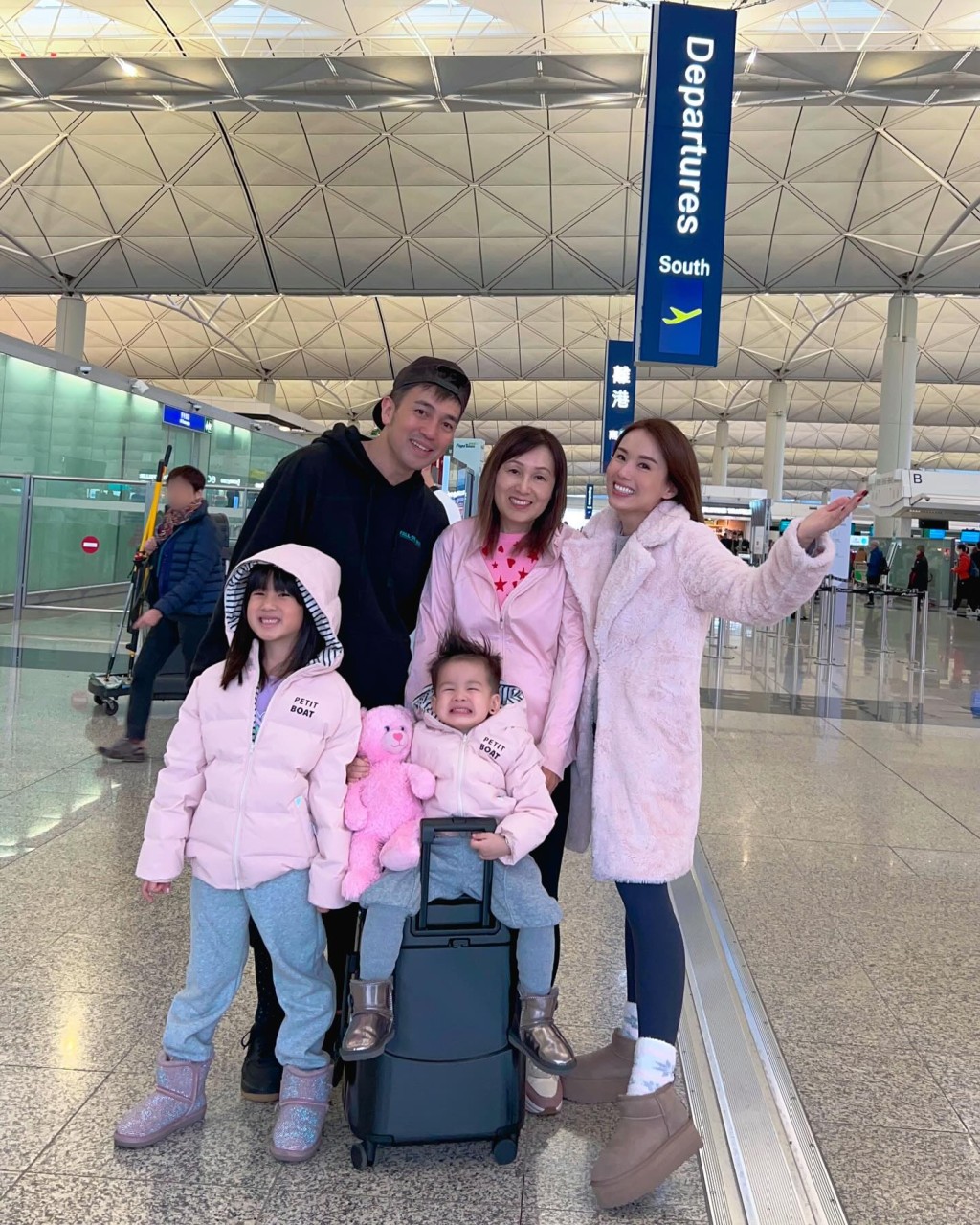 楊洛婷一家四口曾與母親到日本北海道度假。