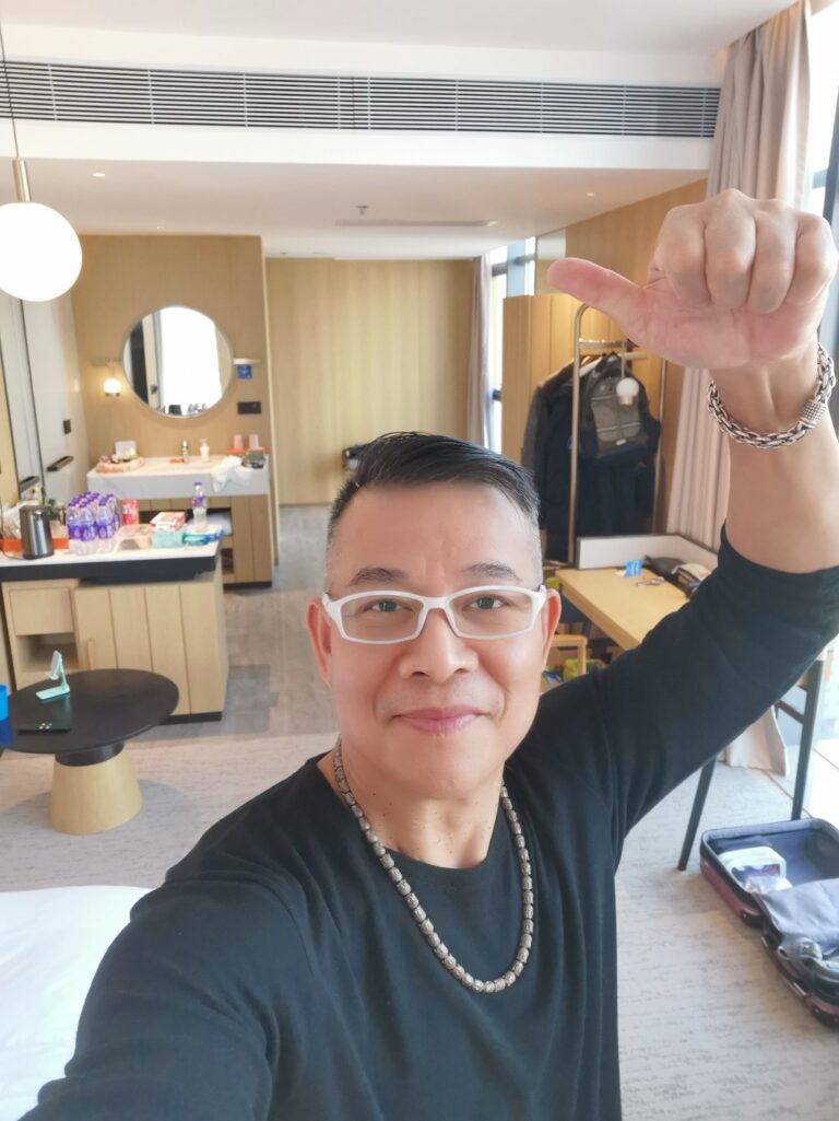 65歲吳毅將內地登台魅力不減 招牌反派演技融入商演獲觀眾追捧