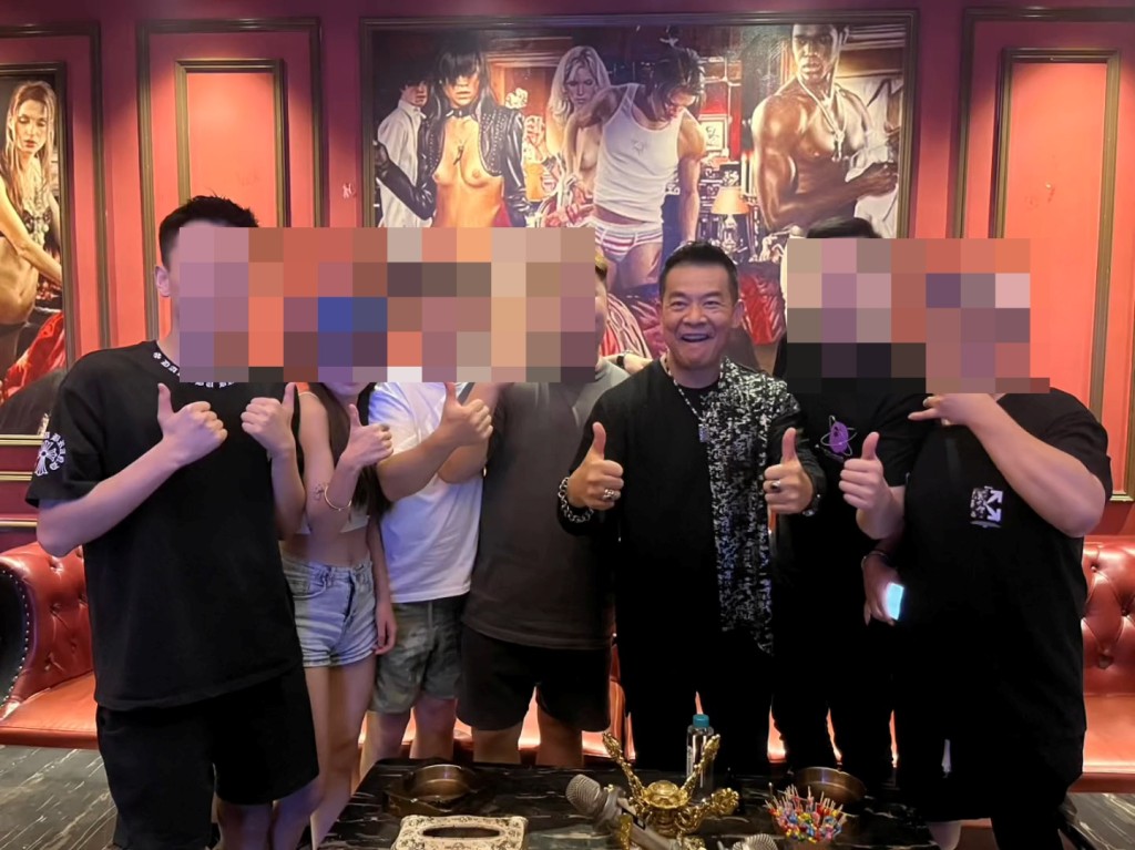 吳毅將在內地酒吧登台時發惡,只是即興演出的一部分。