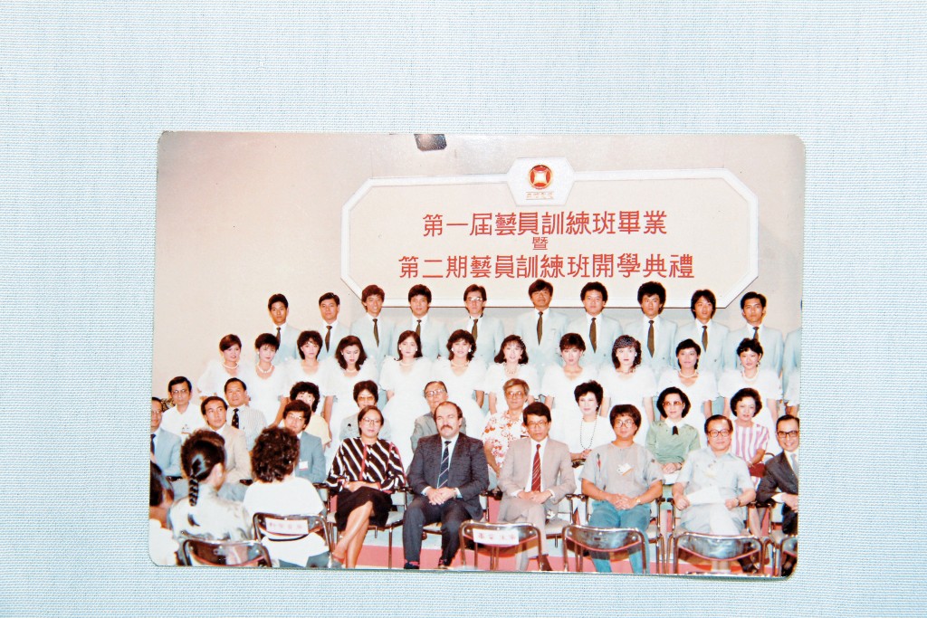 吳毅將於1982年畢業於香港亞洲電視第8期藝員訓練班,同期同學有黃秋生、苑瓊丹、麥翠嫻等。