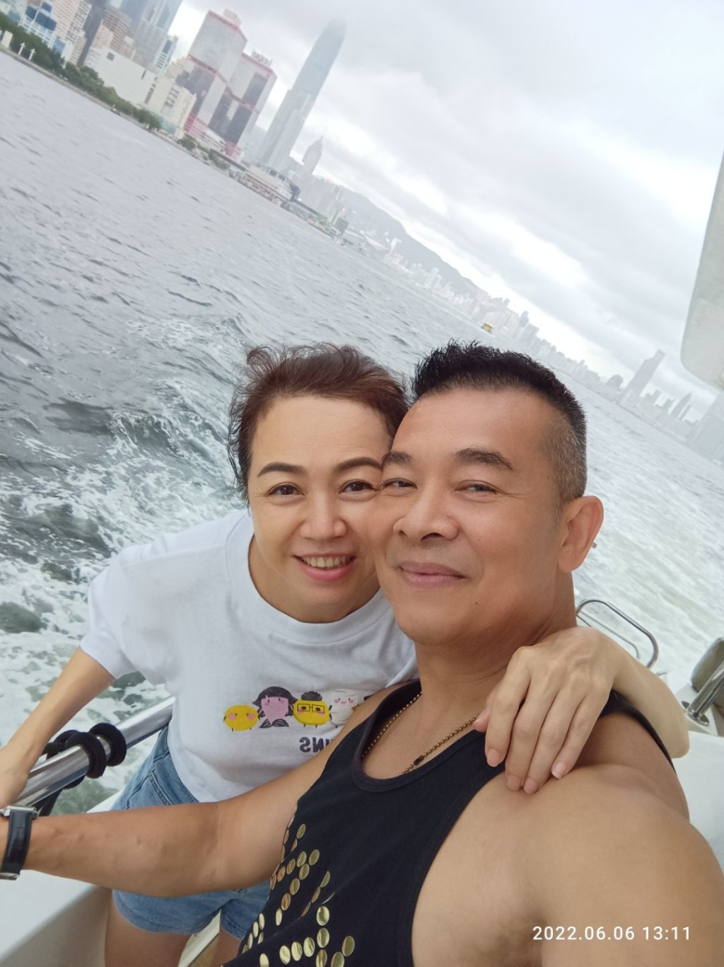 兩人結婚多年,一直十分恩愛。