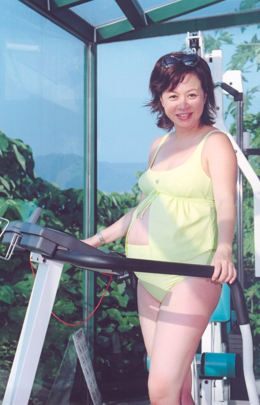 唐麗球當年懷孕時,身形明顯發胖。