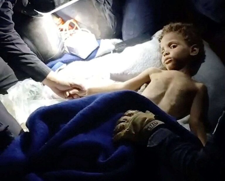 委內瑞拉大地震  3歲男童受困6日後奇跡獲救