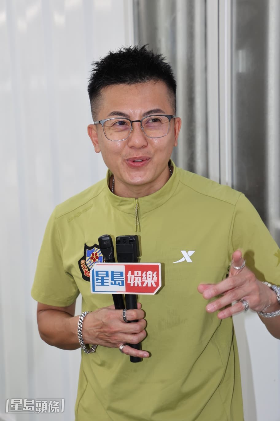 但他亦感恩12年來,曾有一晚趕赴三個不同錄影廠拍劇的難忘經歷。