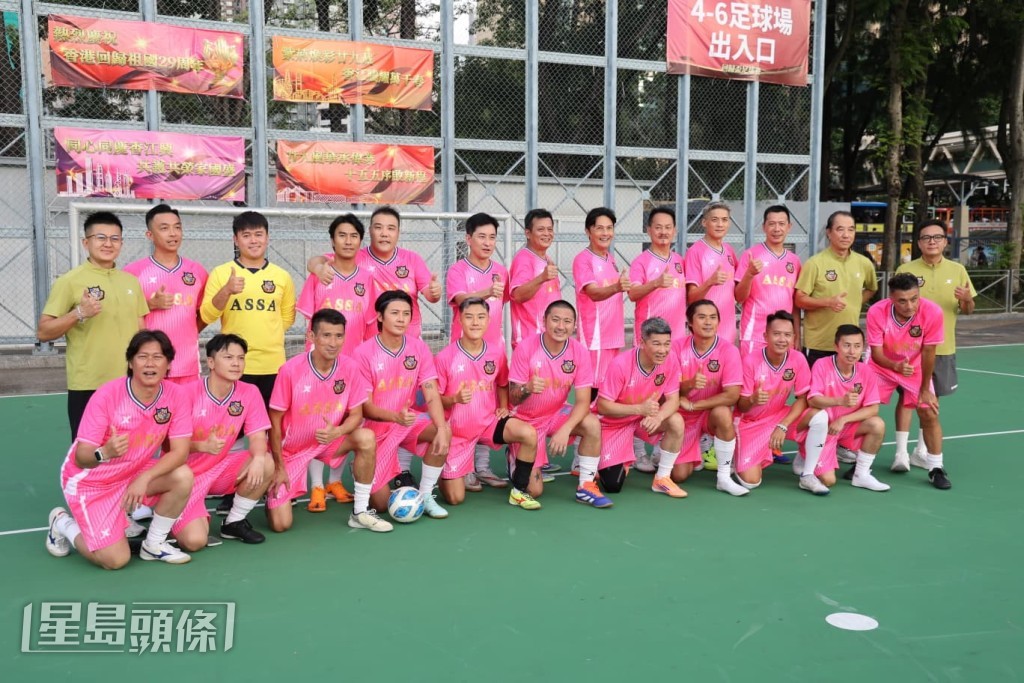 明星足球隊與香港紀律部隊足球代表隊,晚上(1日)在維園「2026回歸盃足球賽」中進行友誼賽。