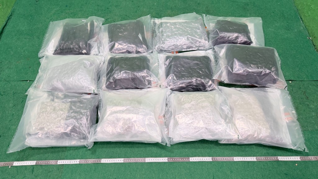 香港機場海關偵破兩宗行李藏毒案 檢獲市值400萬元大麻花