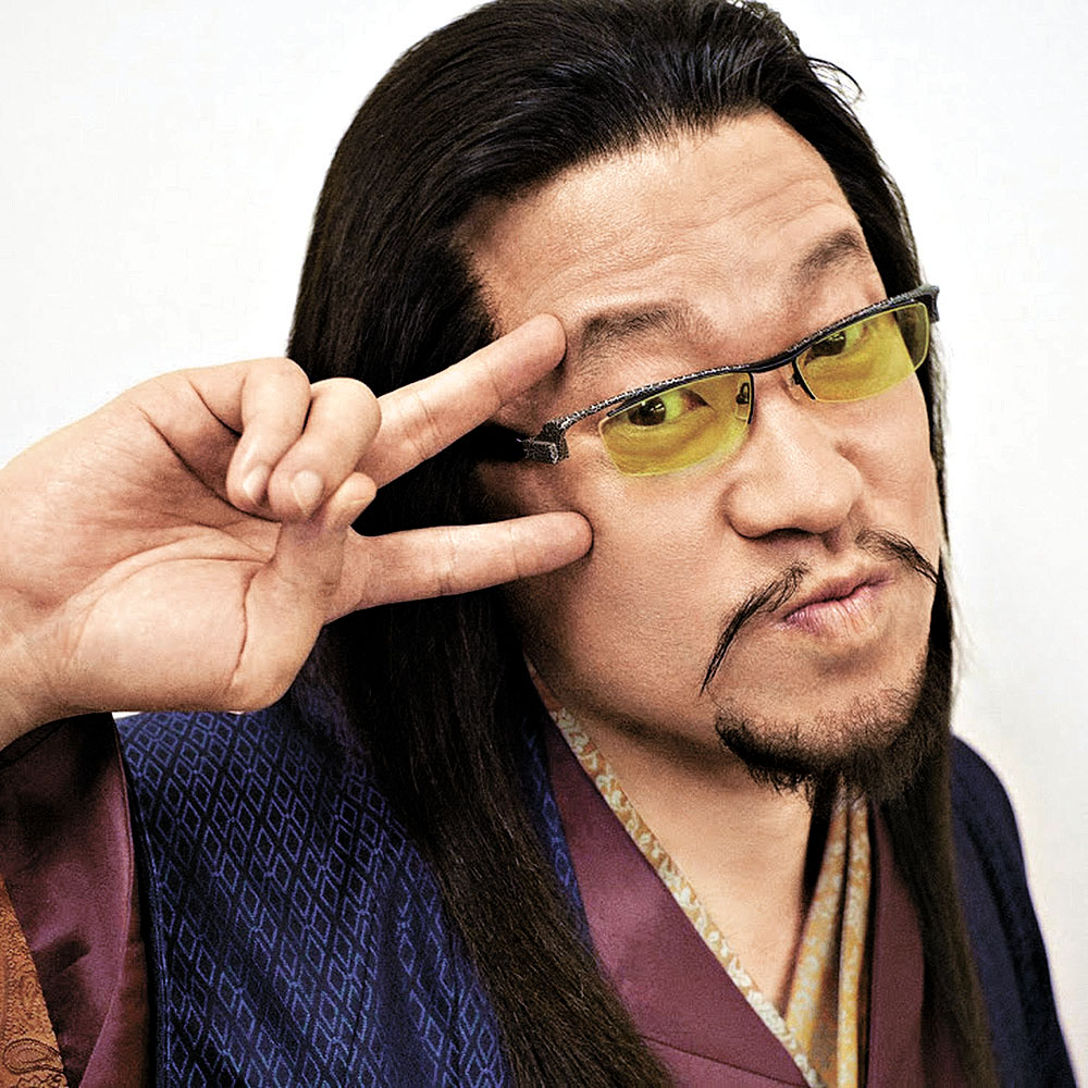 佐藤二朗曾參演《銀魂》係列、《50次初吻》等電影,憑搞笑演繹被譽為「綠葉王」。