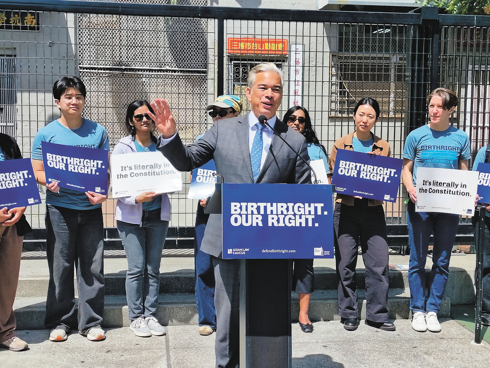 加州檢察長邦塔發言。記者黃偉江攝