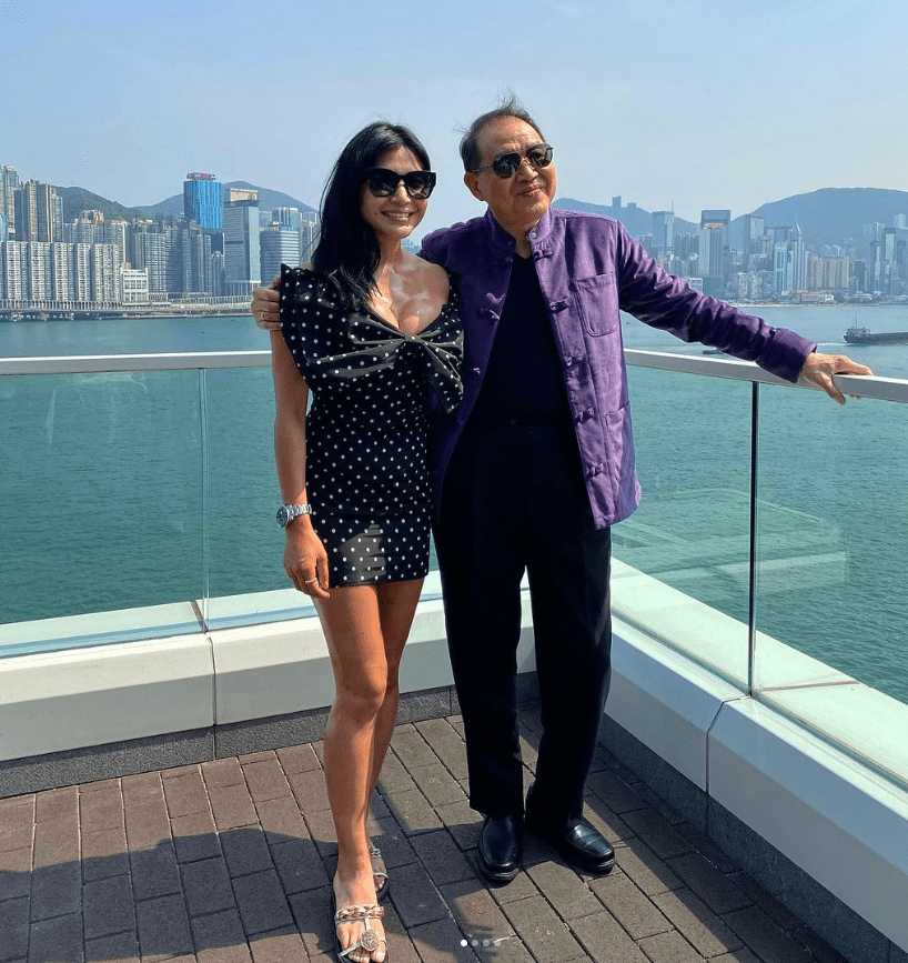據報道,陳思圻的父親從事貿易生意。