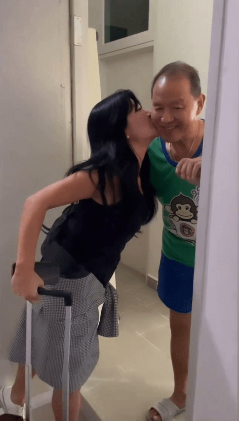 陳思圻曾在父親節突然回家,給爸爸一個驚喜。