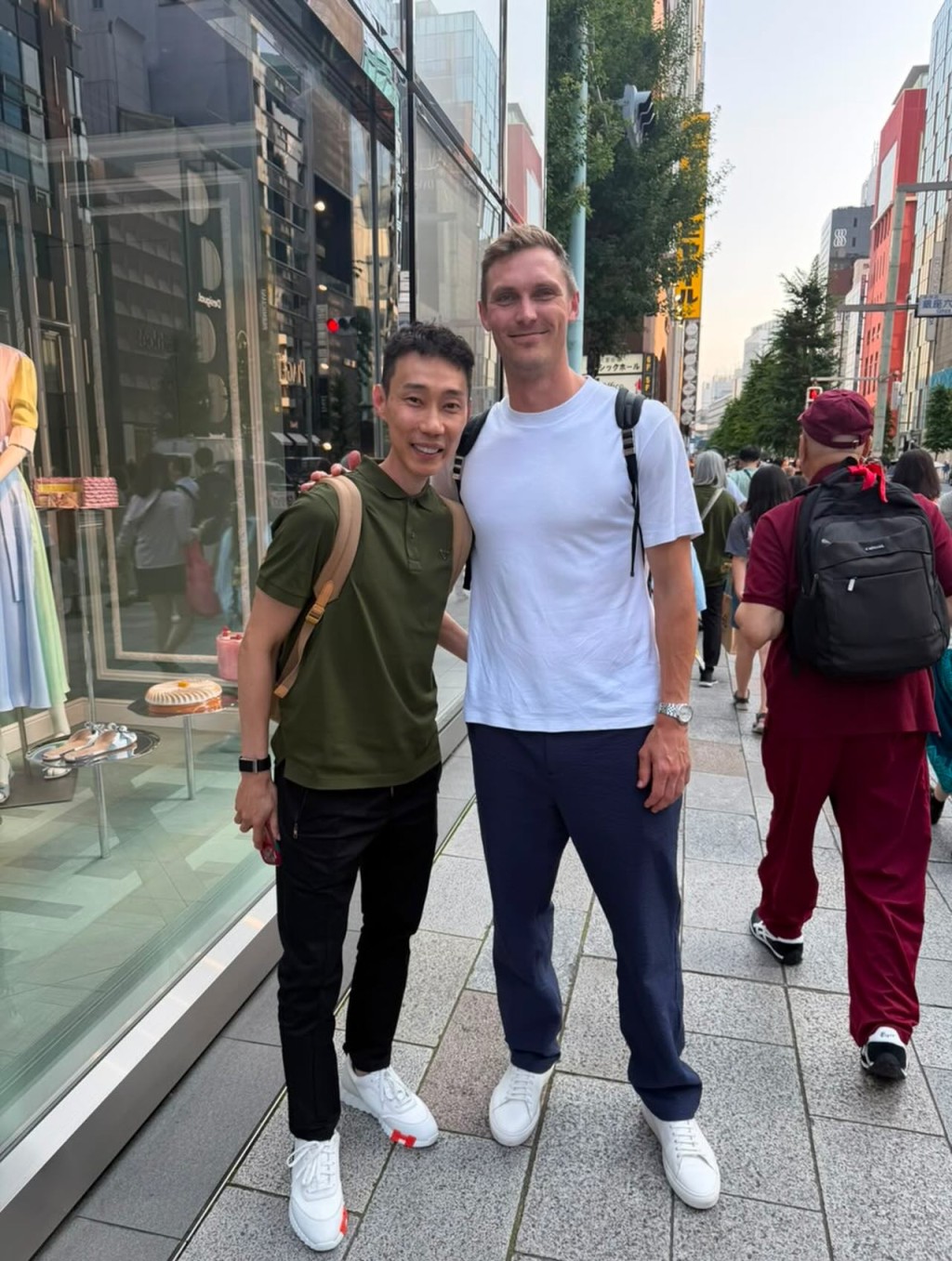 李宗偉近日分享了與友人的合照。