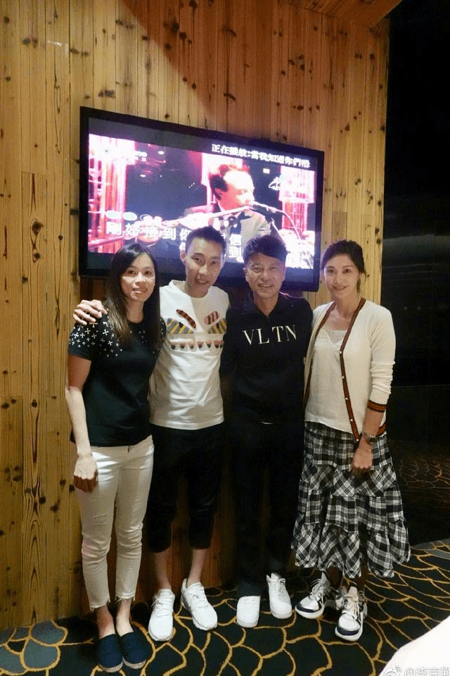 李克勤夫婦曾多次前往馬來西亞,與李宗偉一家聚會。