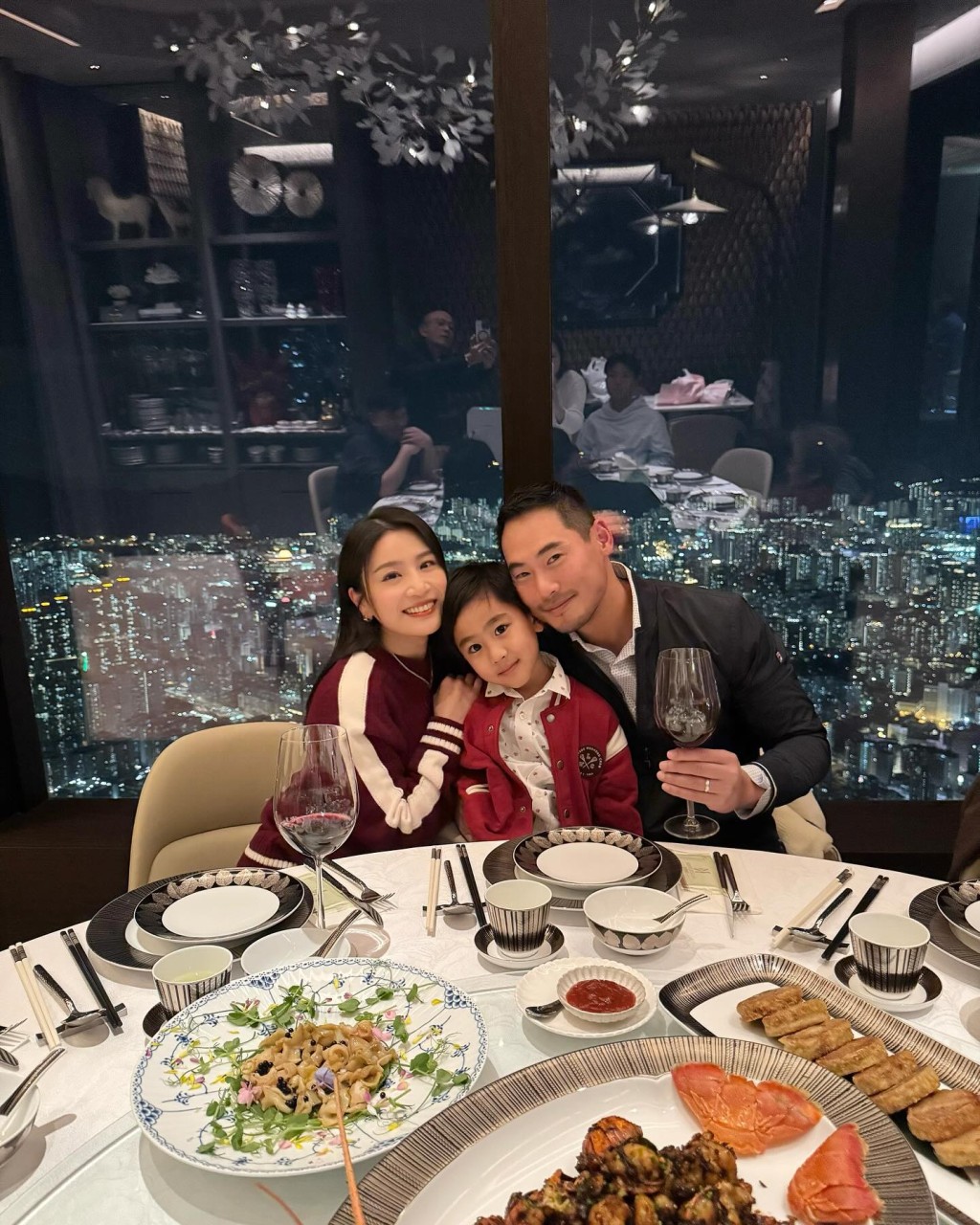 現時林芊妤一家四口過着幸福生活。