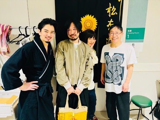 椎名林檎與廣告導演兒玉裕一(左二)去年曾被拍到一同觀賞舞台劇。