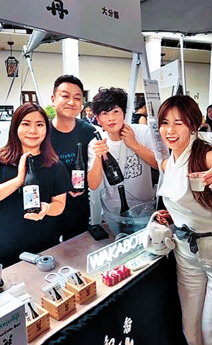 波波受邀出席日本清酒展覽活動。